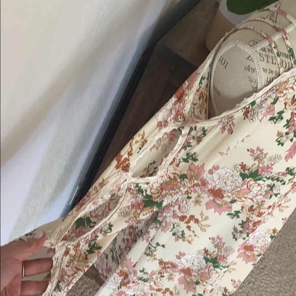 Spring Floral Cold Shoulder Sheath Dress- Entro S - Picture 3 of 6